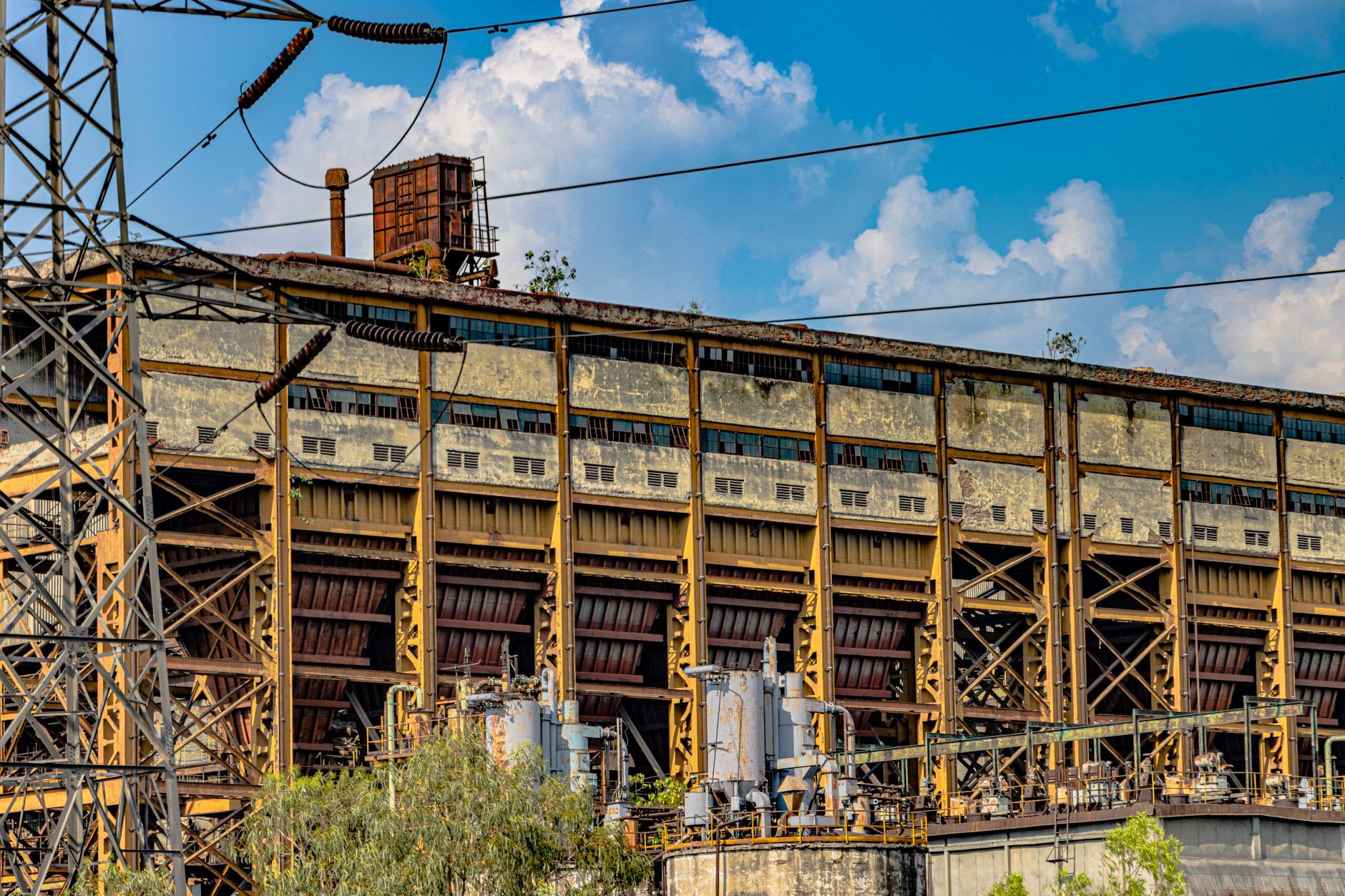 A dramatic view of an abandoned industrial structure in Delhi, India under a vibrant sky. — Cnc Machines: 5 Top Information Y