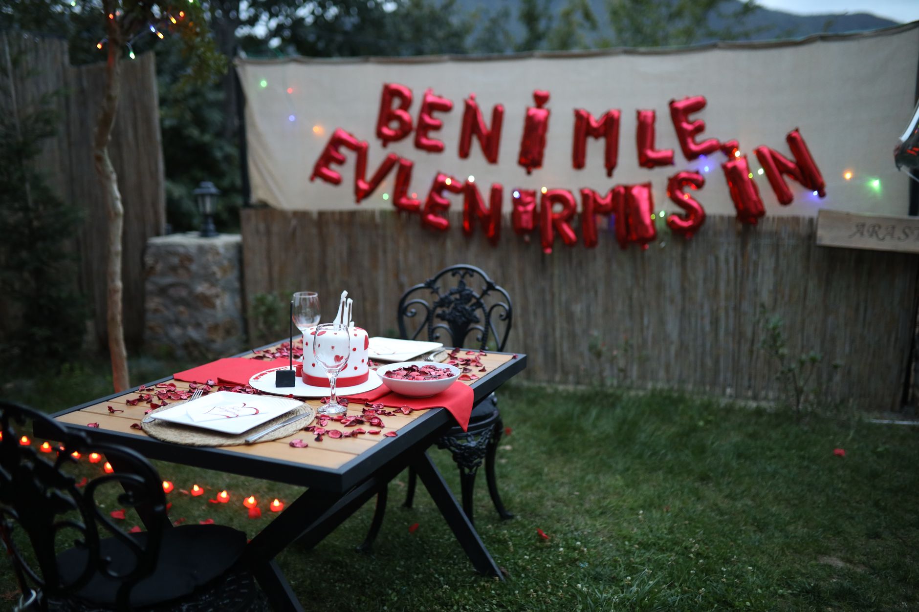 Outdoor romantic dinner setup in Sapanca, Türkiye with proposal decorations. — Creative Ideas for Using Coving in Your Interi