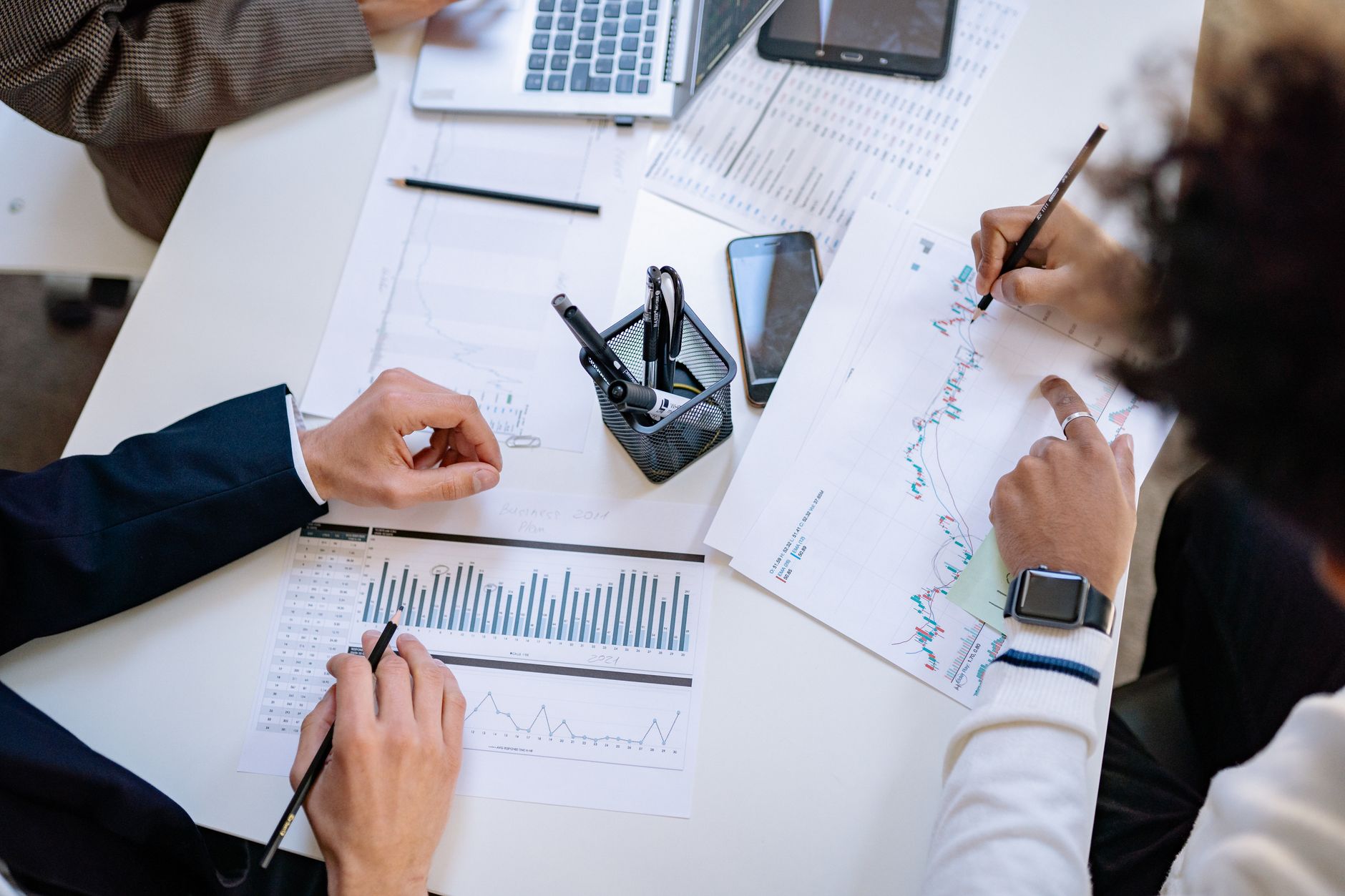 Business team analyzing financial charts and graphs during a collaborative meeting. — Everything you need to know about indiv