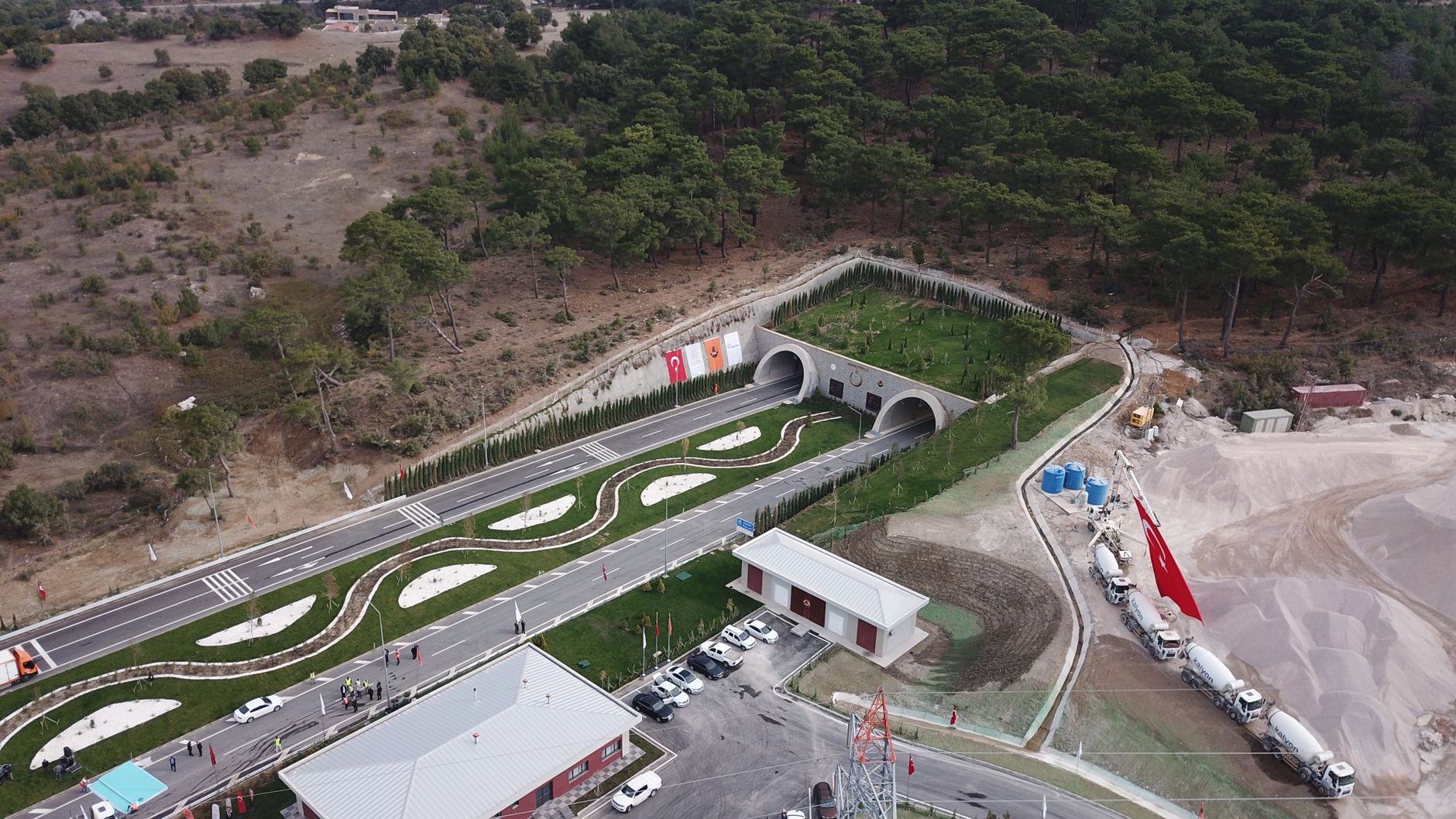 Aerial shot of a tunnel entrance surrounded by greenery in Yeniçam, Turkey. — Four Factors that Can Prolong the Divorce Proce