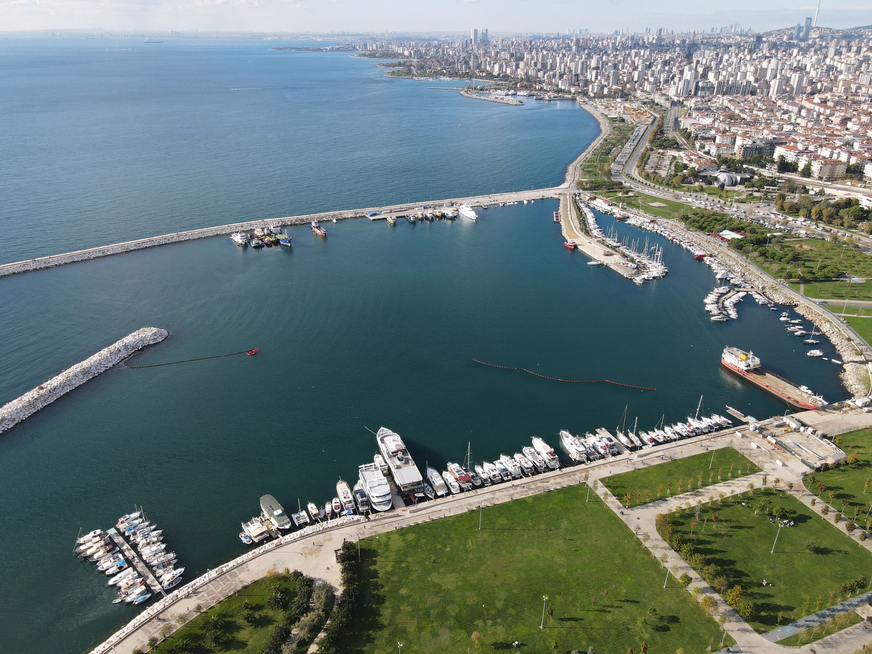 Aerial shot of a marina with yachts in Istanbul, Turkey, showcasing the skyline and sea. — Korean Cuisine: What You Should Kn
